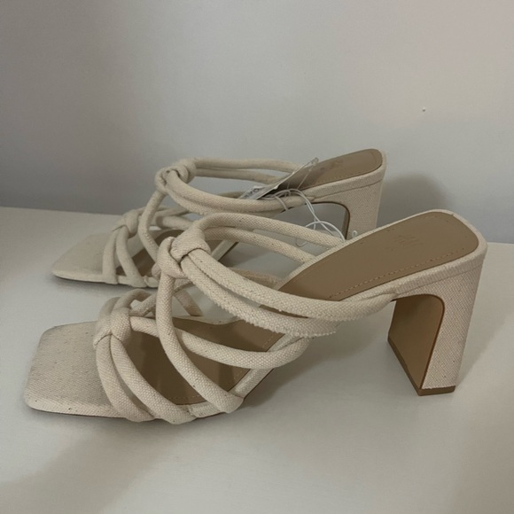 NWT H&M Heels - Picture 2 of 2